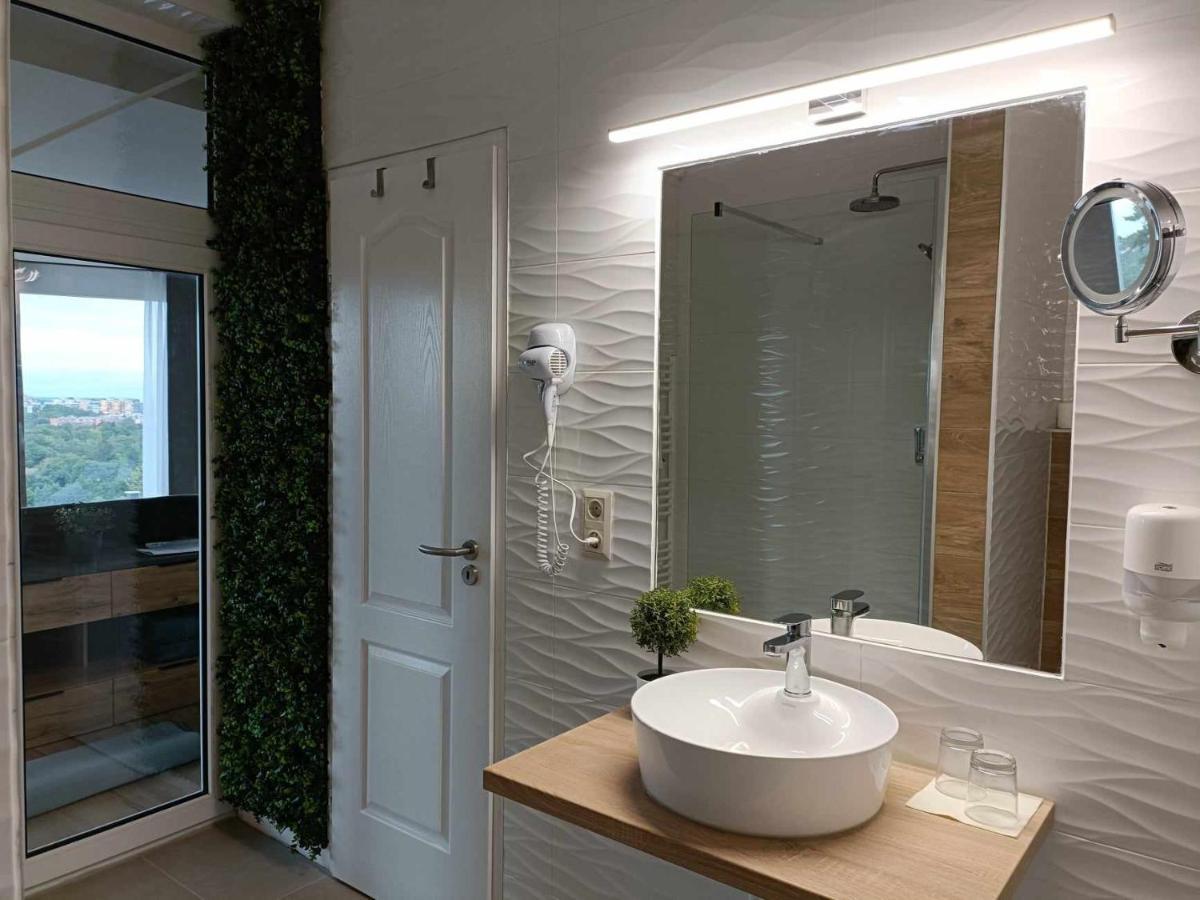 West Panorama Penthouse - Apartment With A Fantastic View Of The City Szombathely Exterior photo